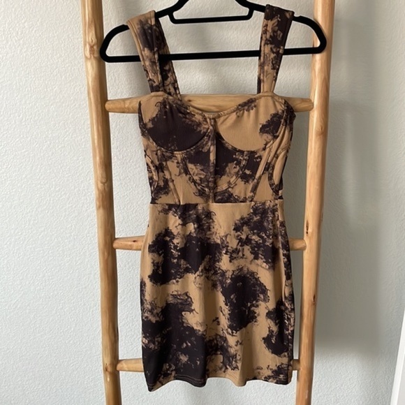 NWT Pretty Little Thing Brown Abstract Rib Corset Detail Bodycon Dress 0081 - Picture 4 of 10